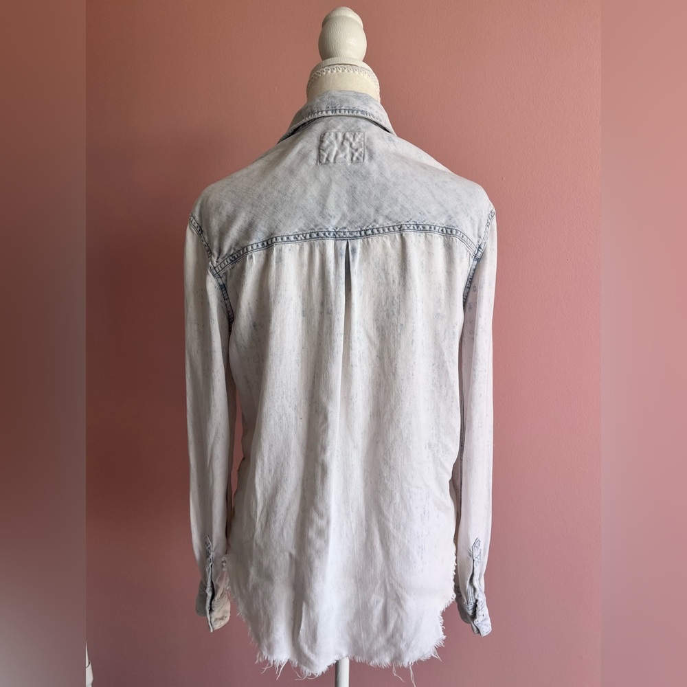 Rails Women Ingrid Shirt Light Wash Denim Blue Size XS  Button Up Frayed Hem - Picture 2 of 7